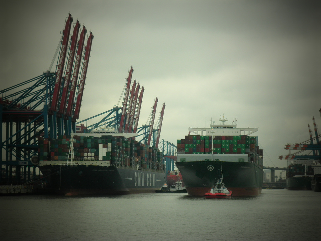 schöne Perspektive in den Waltershofer Hafen