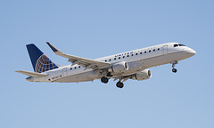 United Airlines Embraer ERJ-175 N87337