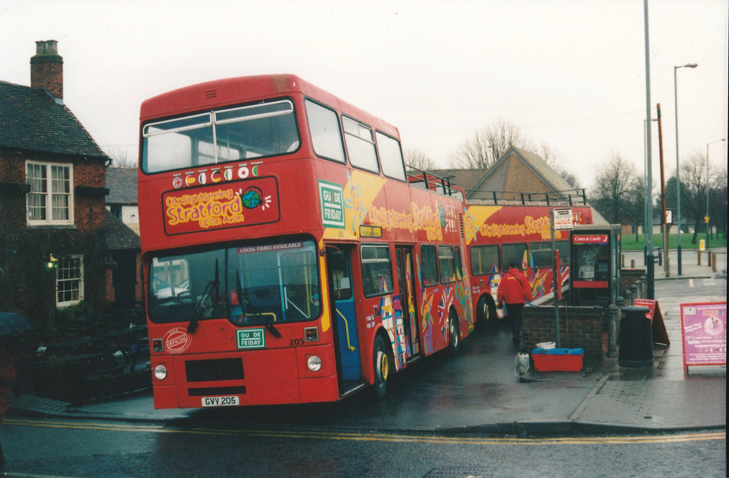 Ensign (City Sightseeing) 205 (GVV 205 ex BYX 255V) in Stratford-upon-Avon – 27 Jan 2005 (540-2A)