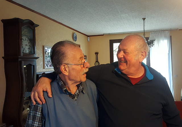 Avec mon frangin , même combat contre le cancer . Avec mon frangin , même combat contre le cancer .