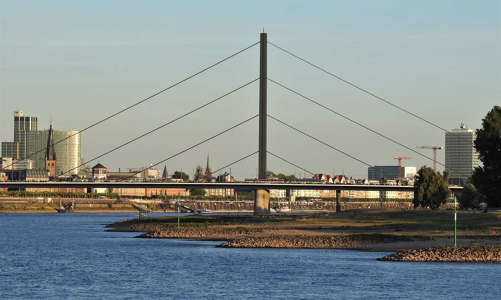 Oberkasseler Brücke, Düsseldorf