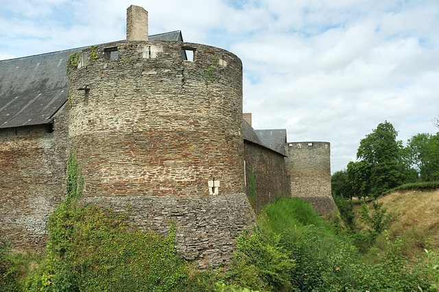 Tours d'artillerie du château du Plessis-Macé