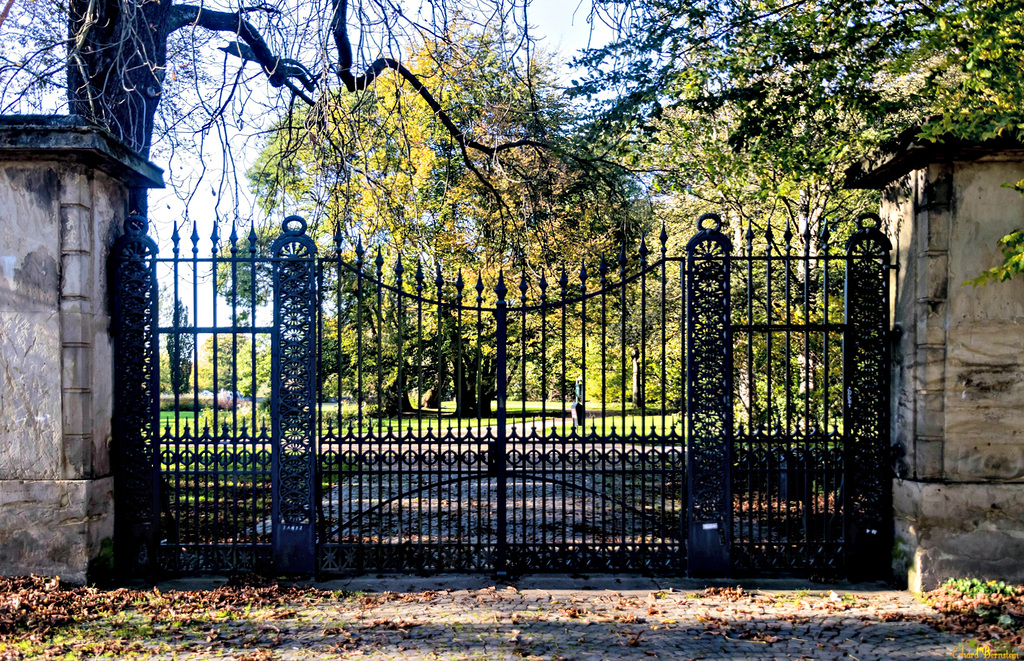 HFF - Gate closed ...
