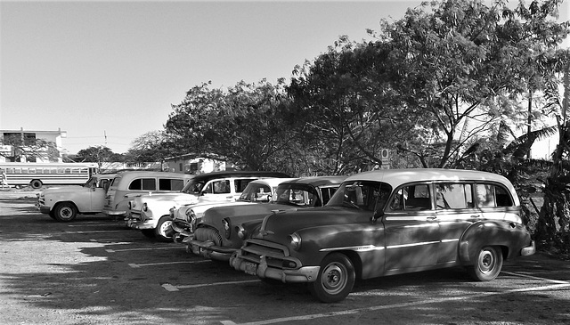 Taxis d'antan / Taxis of yester years (Cuba)