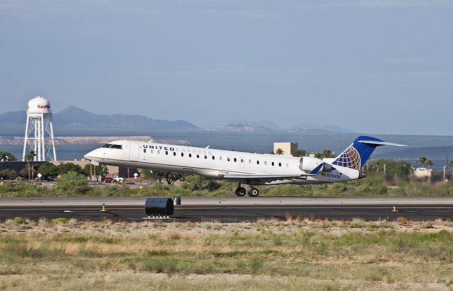 United Airlines Canadair CL-600 N784SK