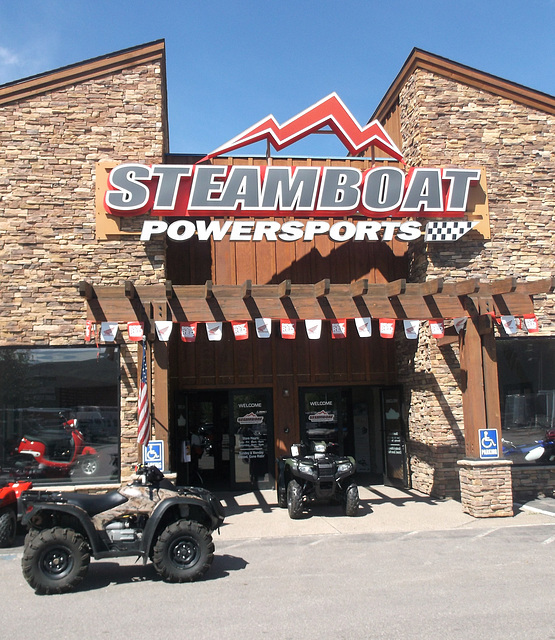 Steamboat store / Vapeurs commerciales