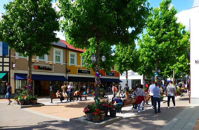 NL - Roermond - Outlet Center