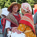 Dames portant haut en couleur les traditions Occitanes à Eymet (Juillet 2022)