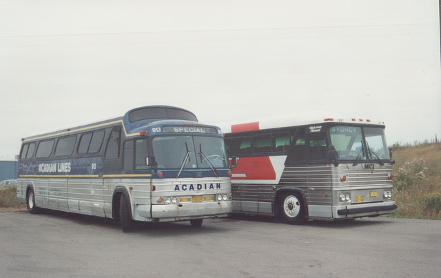 Acadian Lines 913 and 921 at Sydney (Nova Scotia) 8 Sep 1992 (Ref 174-23) Acadian Lines 913 and 921 at Sydney (Nova Scotia) 8 Sep 1992 (Ref 174-23)