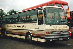 Skinners Coaches SKN 418 (A725 HPF) at Mildenhall Air Fete – 26 May 1991 (142-11A)