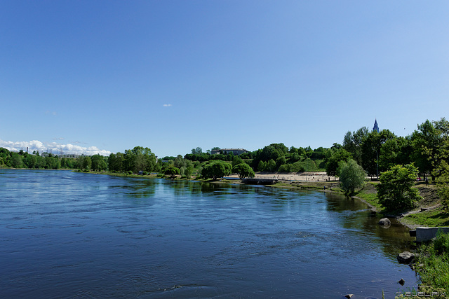am Ufer der Narva (© Buelipix)