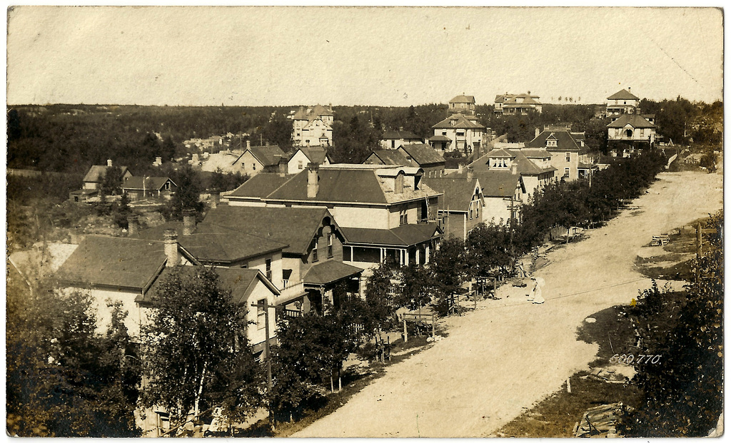 KN0373 KENORA - [RESIDENTIAL STREET]