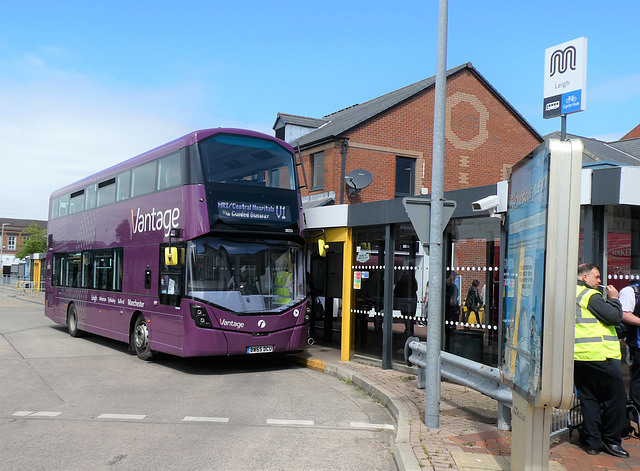 First Manchester 39253 (BW65 DCU) in Leigh - 24 May 2019 (P1010971)