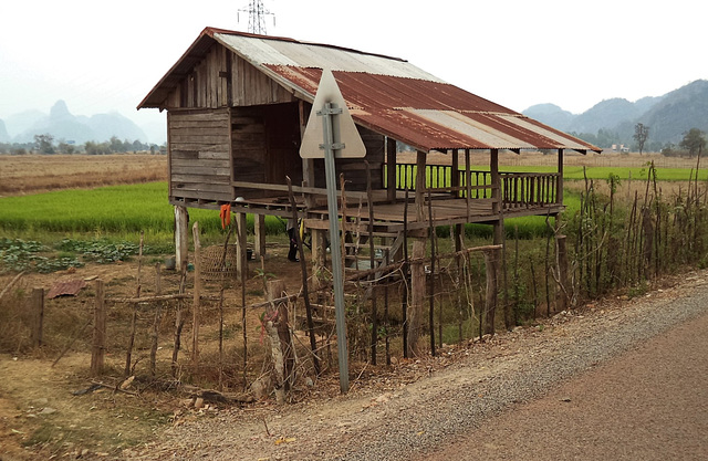 Sur pilotis / On stilts