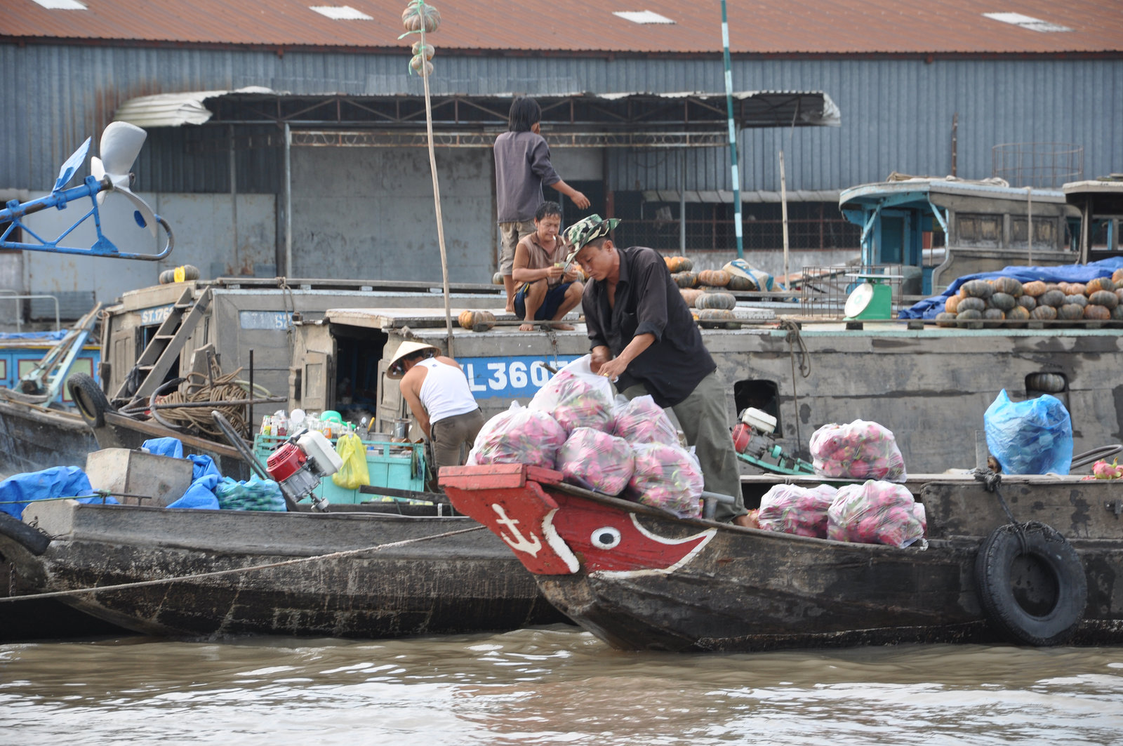 MARCHÉ FLOTTANT DE CAI RANG VIETNAM