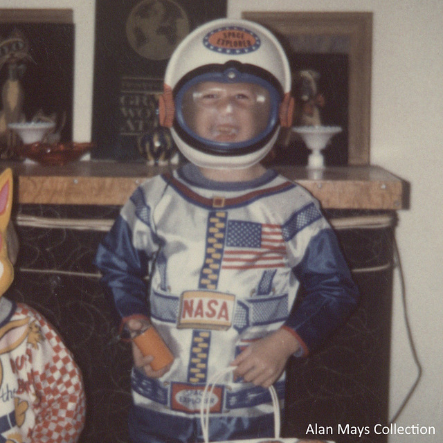 Space Explorer (Trick or Treat with Fluffy the Bunny and the Space Explorer, 1971)