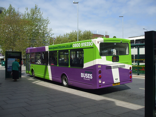 DSCF9217 Ipswich Buses 98 (X98 LBJ) - 22 May 2015