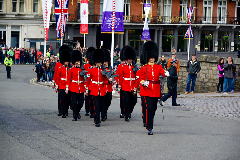 England 2016 – Windsor – Soldiers marching up the hill