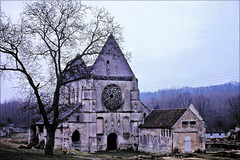 Bonneuil-en-Valois (60) Abbaye de Lieu-Restauré. (février 1976). (Diapositive numérisée). Bonneuil-en-Valois (60) Abbaye de Lieu-Restauré. (février 1976). (Diapositive numérisée).