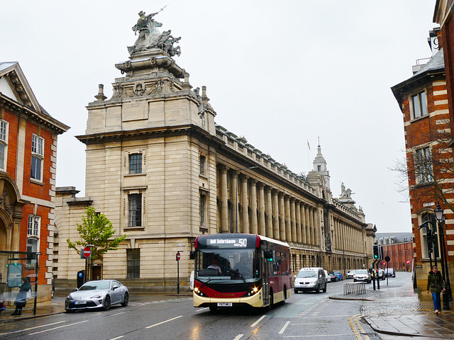 East Yorkshire 514 (YX17 NKJ) passing the Guildhall in Hull - 3 May 2019 (P1010419)