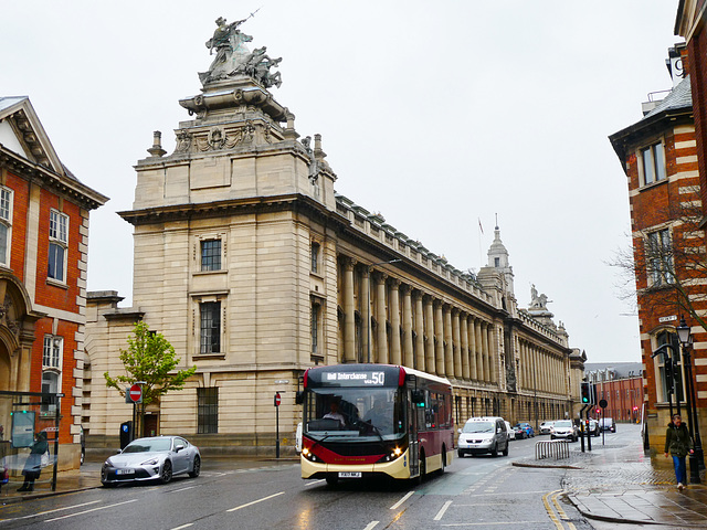 East Yorkshire 514 (YX17 NKJ) passing the Guildhall in Hull - 3 May 2019 (P1010419) East Yorkshire 514 (YX17 NKJ) passing the Guildhall in Hull - 3 May 2019 (P1010419)