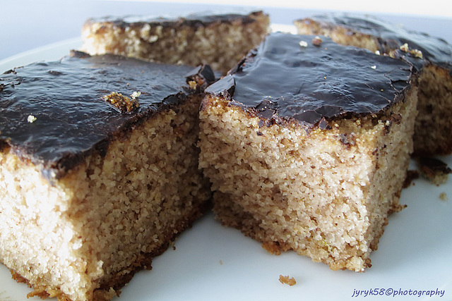 Apple - walnut Cake