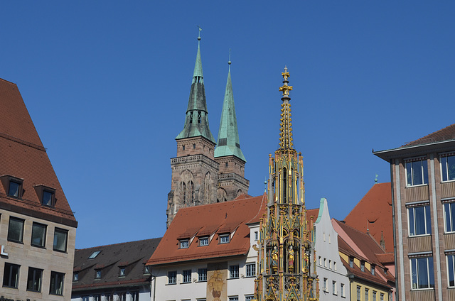 Nürnberg, Schöner Brunnen and St. Sebaldus Cathedral Towers