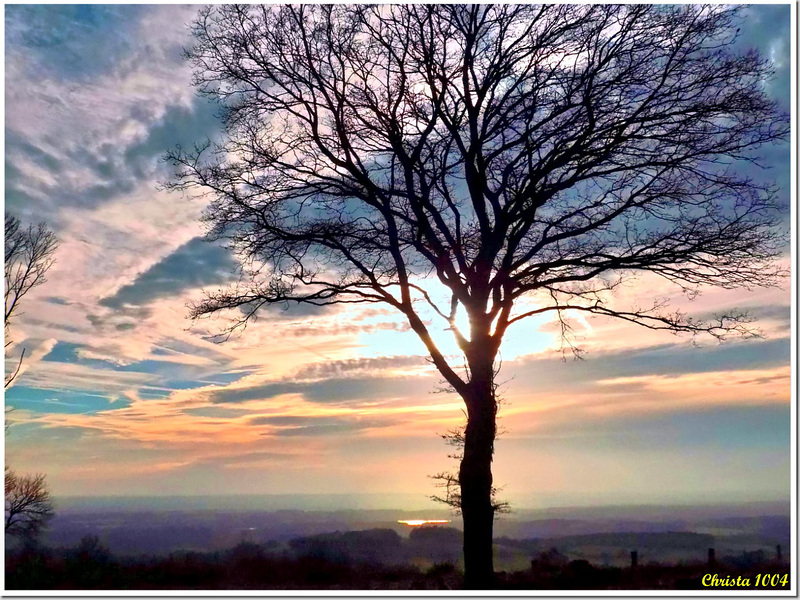 Sur les hauteurs au coucher du soleil