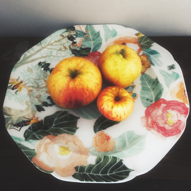 Mary's Cottage apples