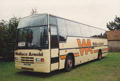 Wallace Arnold H636 UWR at the Smoke House Inn, Beck Row – 16 Sep 1993 (204-28)