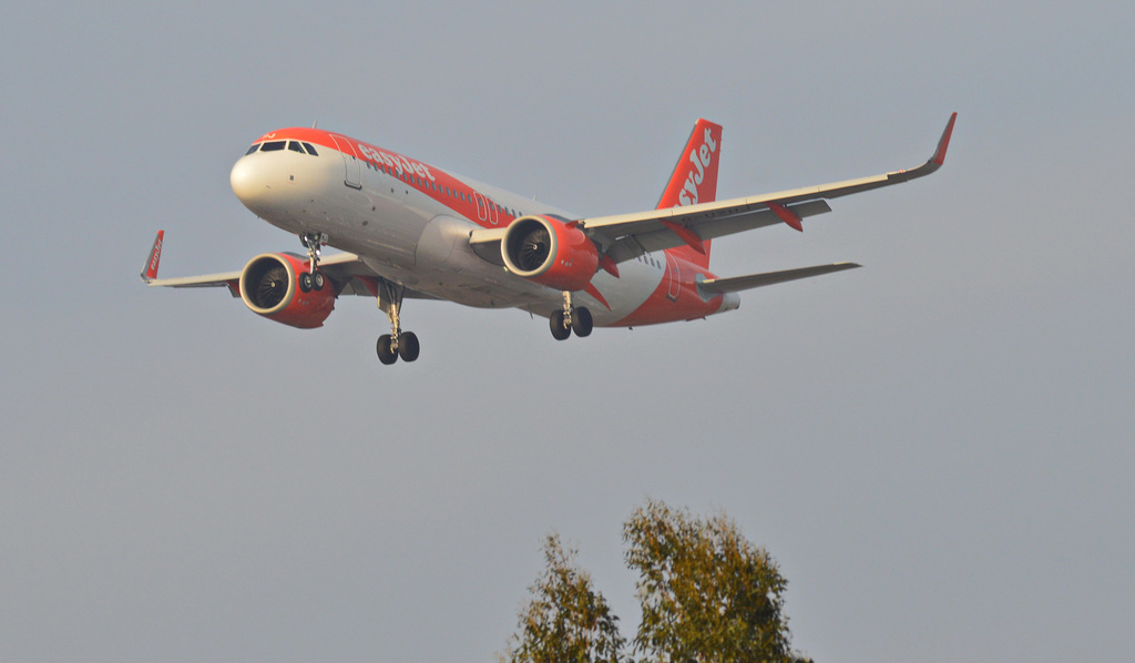 EasyJet UZHJ