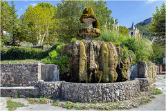 HBM - Ecoutons la fontaine ! - Lass uns den Brunnen hören ! - Let's listen to the fountain !