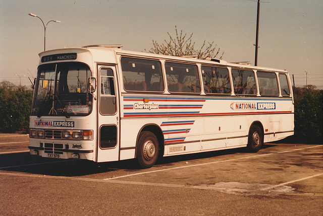 Charterplan (GMB) (National Express contractor) TXY 978 (FWH 23Y) - 23 April 1987 at Gatwick (47-7)