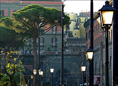 Napoli : 7 lampioni + 3 davanti al palazzo reale -