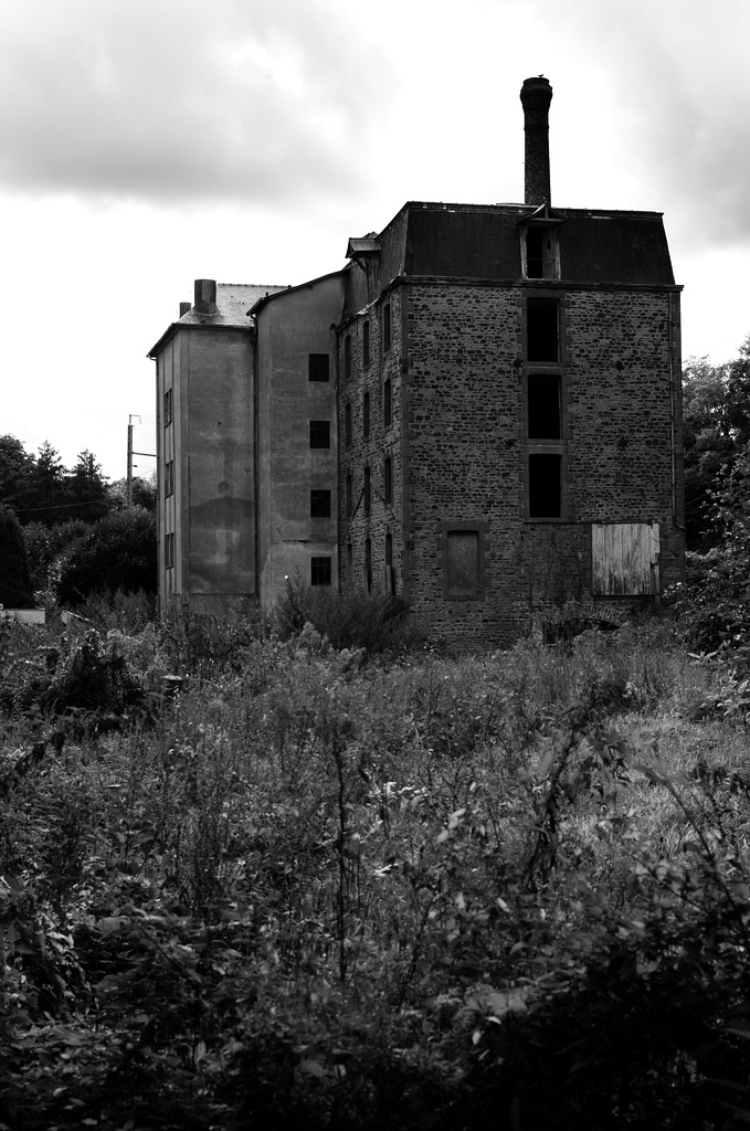 Le Moulin Abandonné