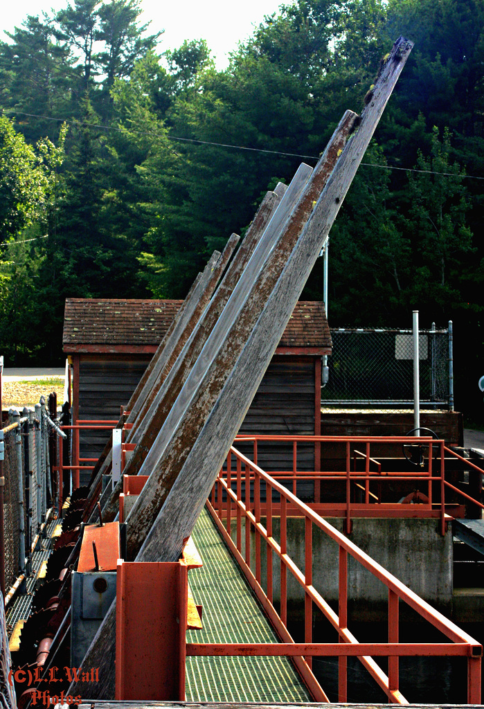 Spillway Liftgate Levers