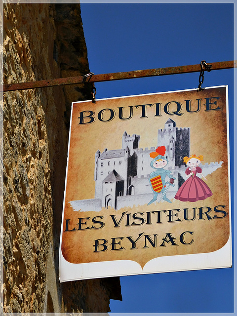 Enseigne dans une ruelle près du château de Beynac (24)