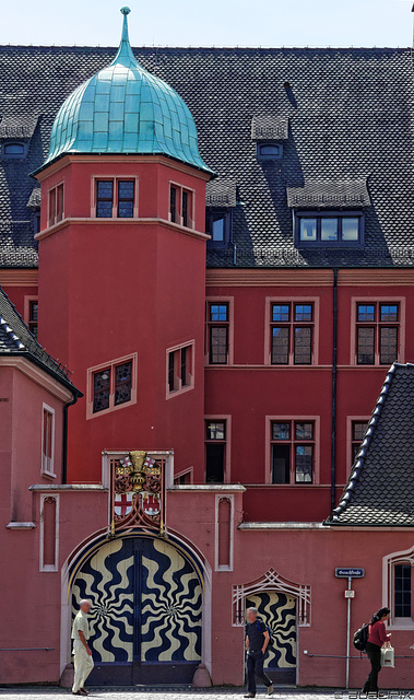 so passen sich Freiburger dem Hintergrund an - auf dem Kartoffelmarkt (© Buelipix)