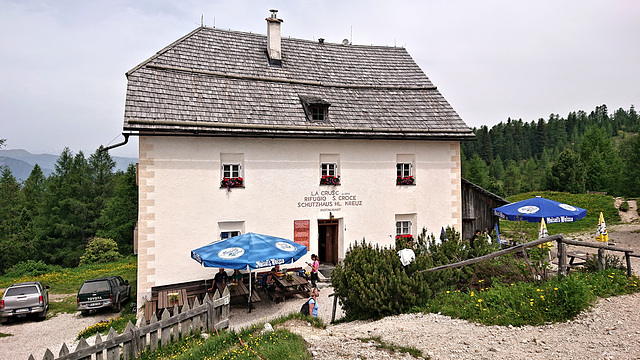 Heiligkreuz-Hospiz unterhalb des Heiligkreuzkofel