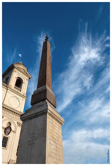 Trinità dei monti, il campanile, l'obelisco e la luna