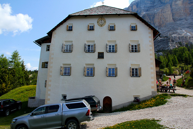 Heiligkreuz-Hospiz unterhalb des Heiligkreuzkofel   - (2 PicinPic)