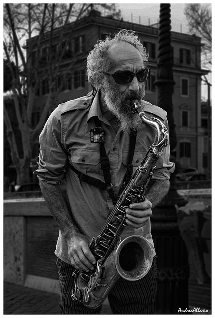 What a saxophoniste! What a saxophoniste!