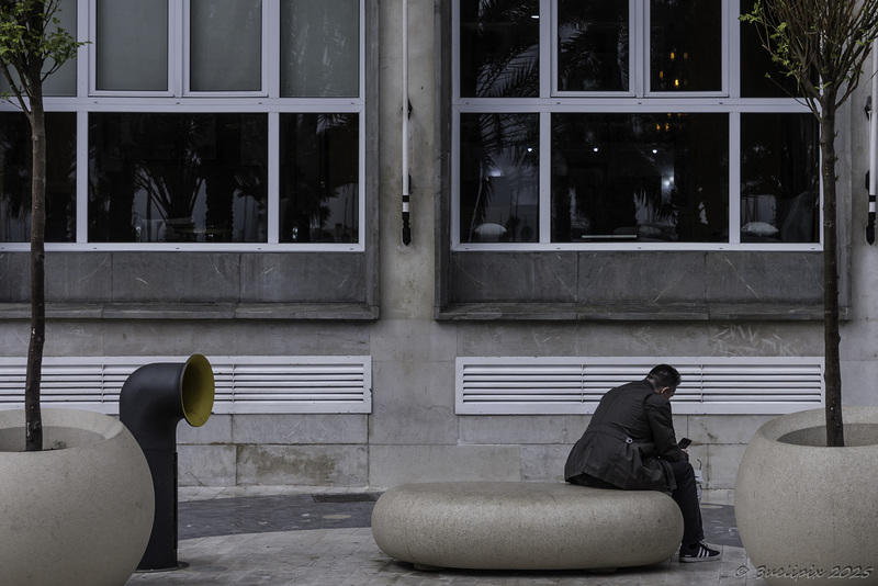 HBM ... with this stonebench at Alicante (© Buelipix)