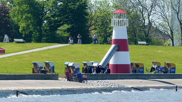 Spielturm am Bojenbadestrand