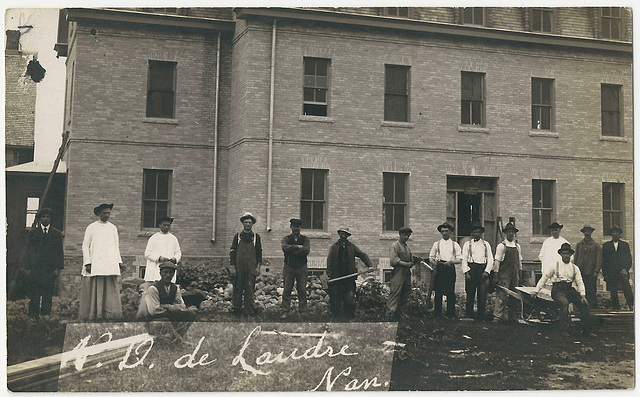 MN980 NOTRE DAME DE LOURDES - (WORKERS & PRIESTS)