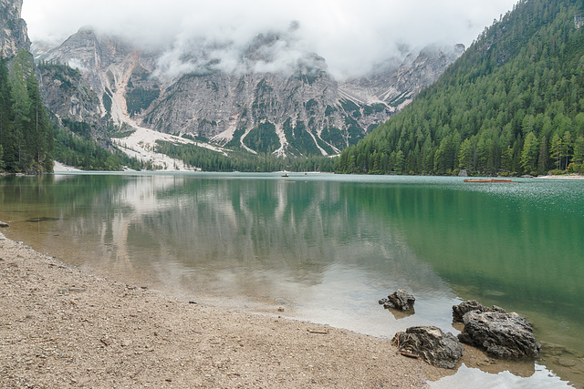 Pragser Widlsee shoreline