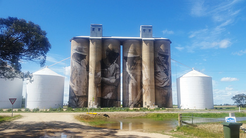 Brim silo art