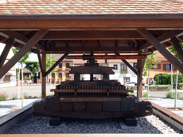 Alte Weinpresse in Eguisheim, an der Elsässer Weinstrasse