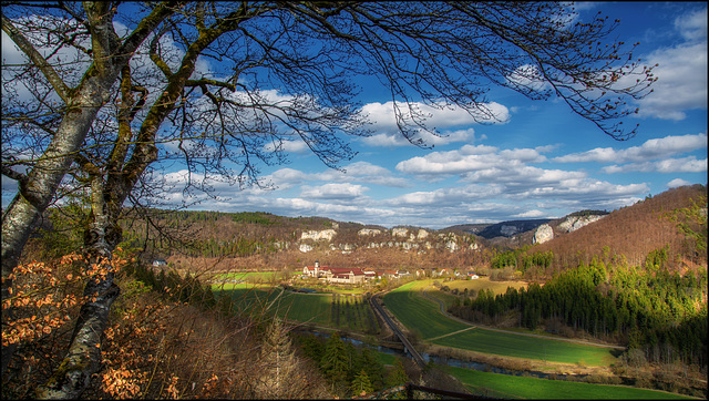 Im Donautal: Blick auf Kloster Beuron