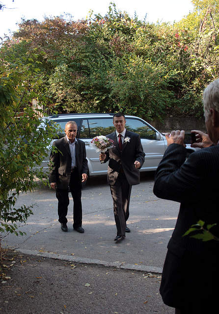 The groom arrives...